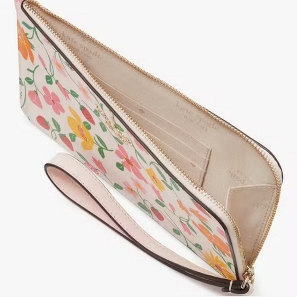 NWT Kate Spade Strawberry Garden Medium Wristlet - Picture 4 of 10